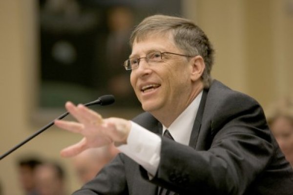 Trei acţionari importanţi ai Microsoft cer demisia lui Bill Gates